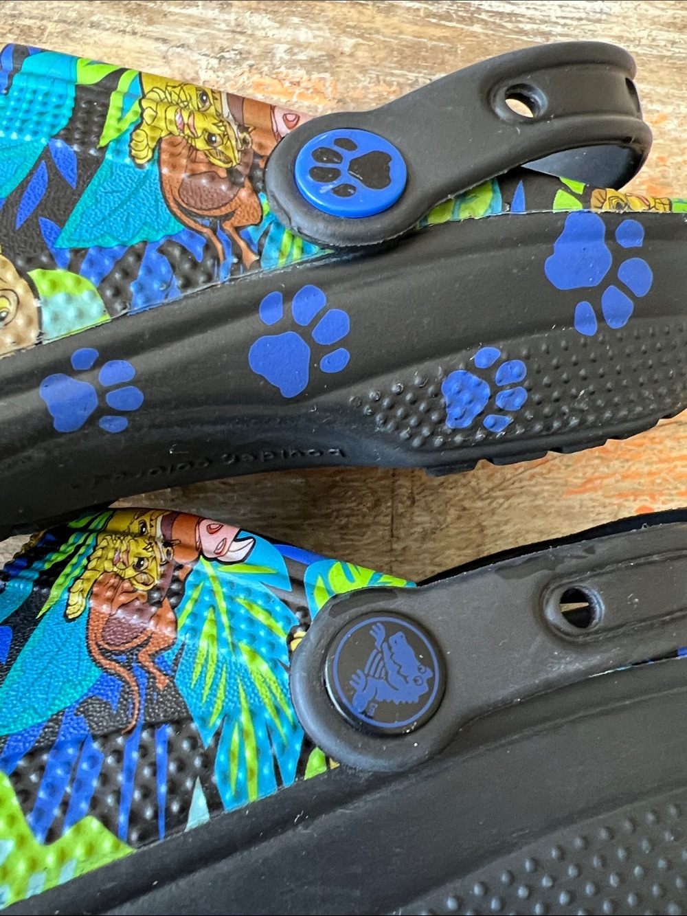 Crocs x Disney The Lion King Clogs - Picture 11 of 13